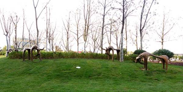 天鵝湖(hú)一(yī)号小(xiǎo)區(qū)群雕5