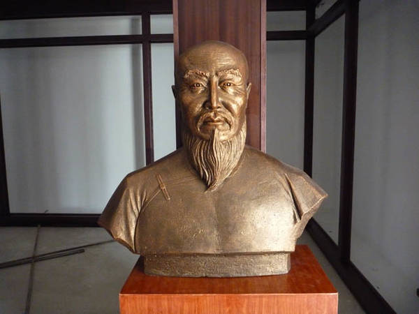 安徽黃(huáng)梅酒業(yè)酒文(wén)化(huà)展示館“桐城(chéng)三祖”名人(rén)雕塑