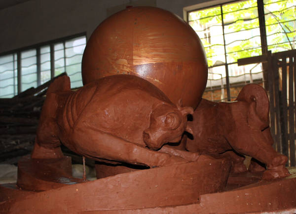 科(kē)大(dà)訊飛(fēi)泥塑