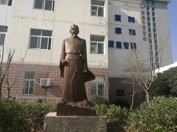 壽縣中醫(yī)院華佗雕塑