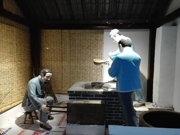 門(mén)窗(chuāng)縣民(mín)俗展館雕塑3