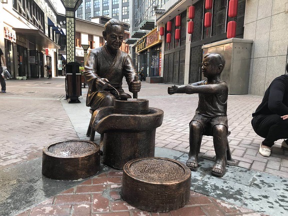 萬澤大(dà)都(dōu)會(huì)雕塑